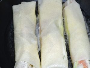 رول ماهی سالمون و سبزیجات با یوفکا