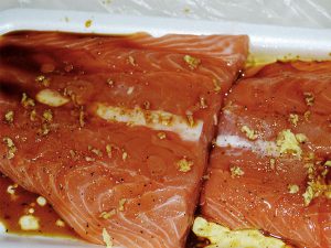 رول ماهی سالمون و سبزیجات با یوفکا