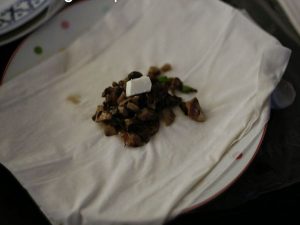 بقچه قارچ و پنیر با یوفکا